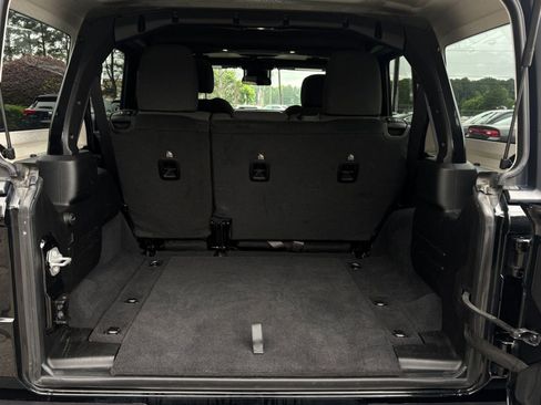 Used 2025 Jeep Wrangler Unlimited Rubicon AWD/4WD image 30