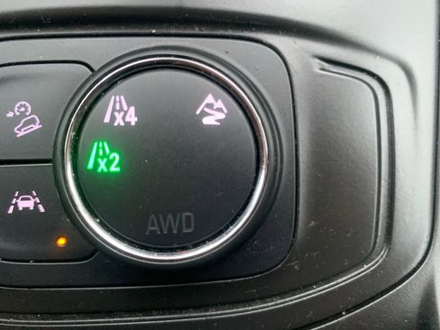 Used 2024 GMC Terrain SLE image 28