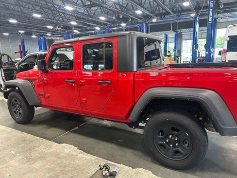 Used 2023 Jeep Gladiator Sport w/ Trailer Tow Package AWD/4WD image 2