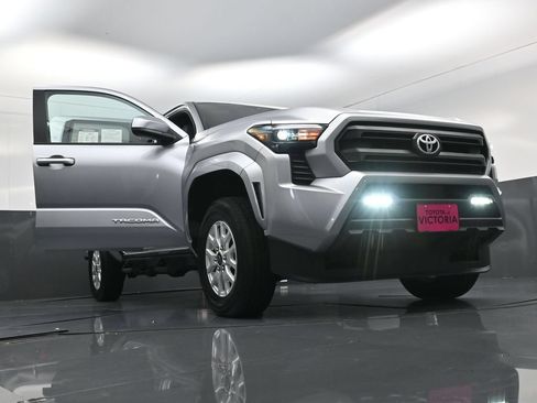 Used 2025 Toyota Tacoma SR5 RWD image 29