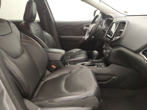 Used 2019 Jeep Cherokee Limited FWD image 21