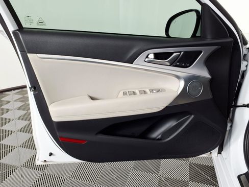 Used 2019 Genesis G70 2.0T Sport image 16