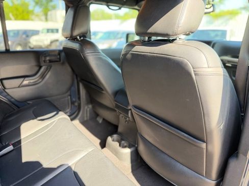 Used 2017 Jeep Wrangler Unlimited Sahara AWD/4WD image 23