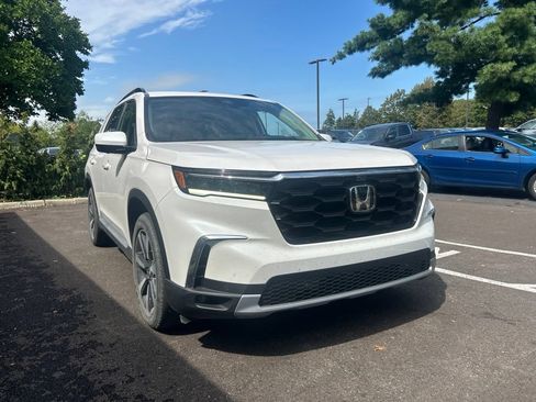 Certified 2025 Honda Pilot Elite image 4