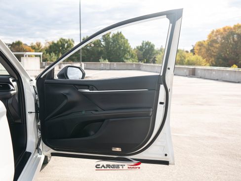 Used 2021 Toyota Camry XLE image 40