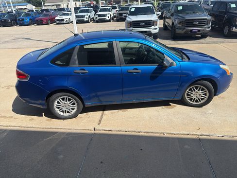 Used 2011 Ford Focus SE FWD image 5