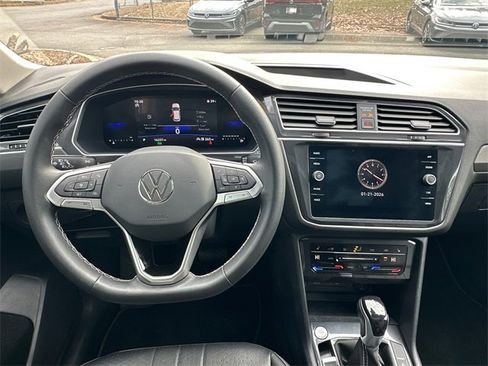 Certified 2023 Volkswagen Tiguan SE w/ Panoramic Sunroof Package image 25