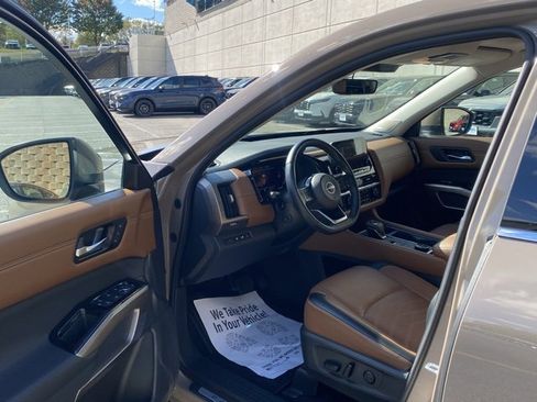 Used 2023 Nissan Pathfinder Platinum image 15