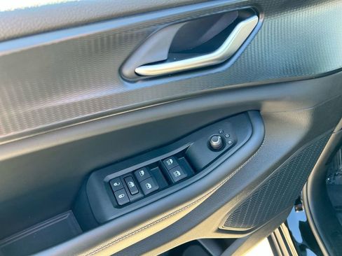 Used 2023 Jeep Grand Cherokee L Laredo image 11