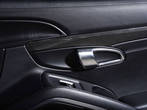 Used 2015 Porsche 911 Turbo S image 30