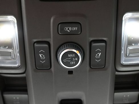 Used 2022 GMC Yukon SLT w/ SLT Premium Package RWD image 16