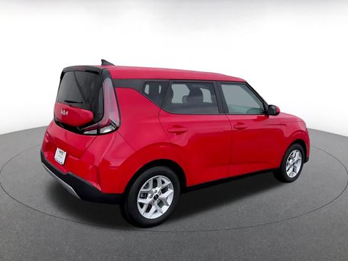 Used 2025 Kia Soul LX w/ LX Technology Package FWD image 14