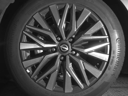 Used 2025 Nissan Altima 2.5 SV FWD image 12