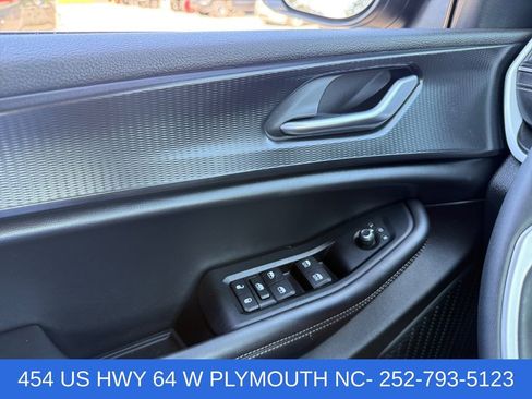 Used 2024 Jeep Grand Cherokee L Laredo AWD/4WD image 21