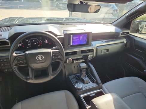 Certified 2025 Toyota Tacoma SR5 AWD/4WD image 24
