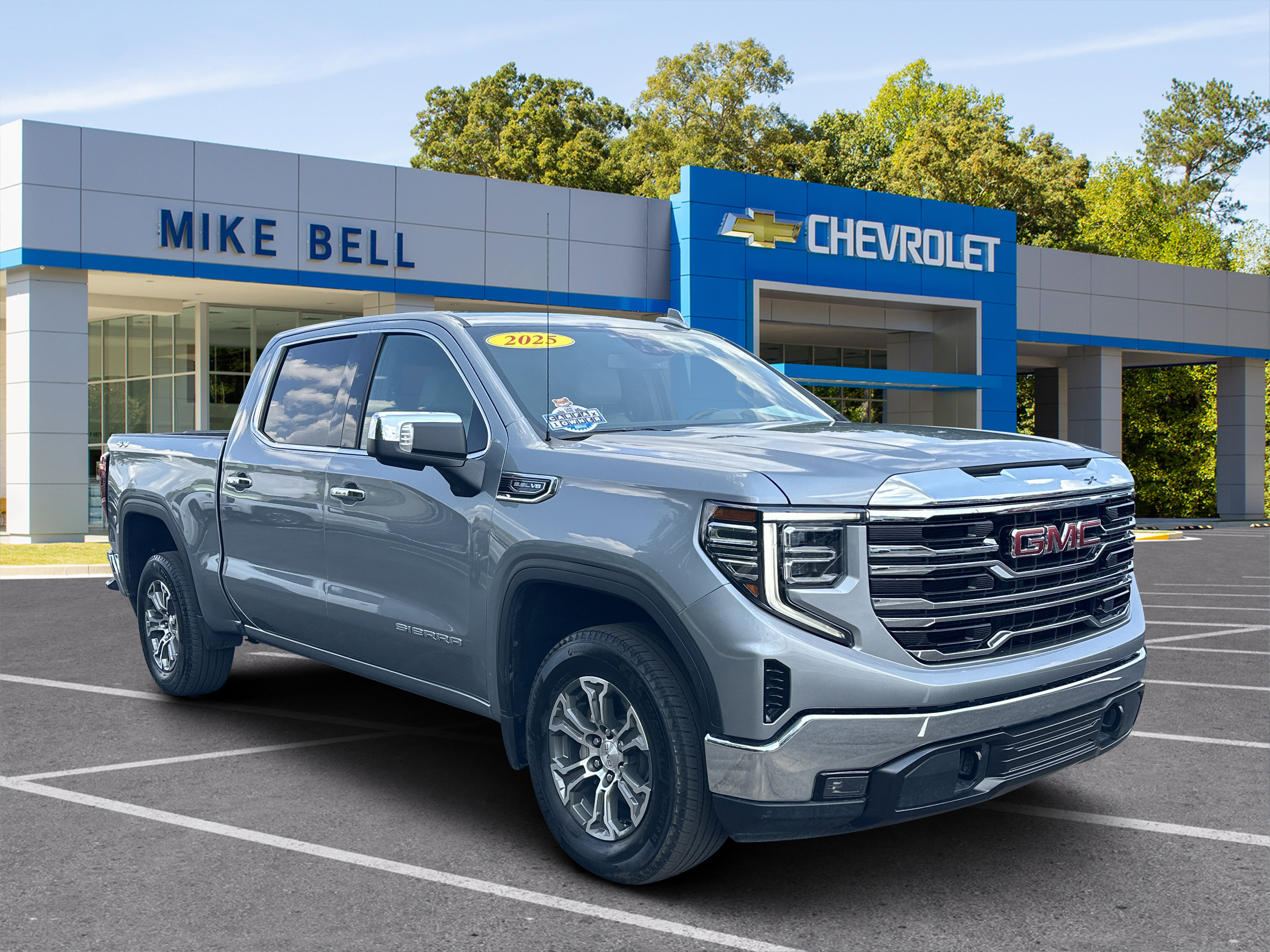 Used 2025 GMC Sierra 1500 SLT AWD/4WD image 1