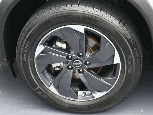Used 2024 Nissan Rogue SV AWD/4WD image 7