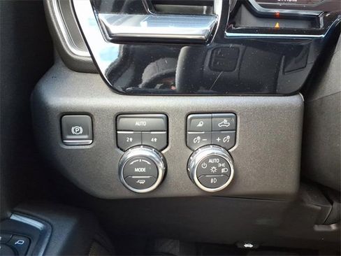 Used 2025 GMC Sierra 1500 SLT image 13