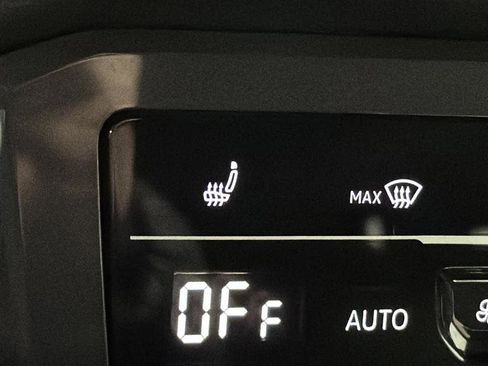 Used 2022 Volkswagen Tiguan SE R-Line image 37