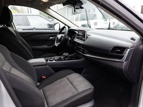 Used 2025 Nissan Rogue SV image 25