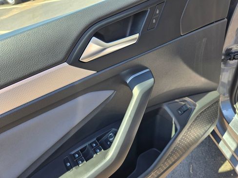 Used 2025 Volkswagen Jetta SE image 22