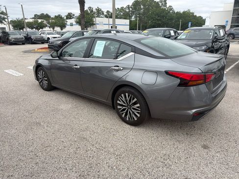 Used 2023 Nissan Altima 2.5 SV FWD image 6