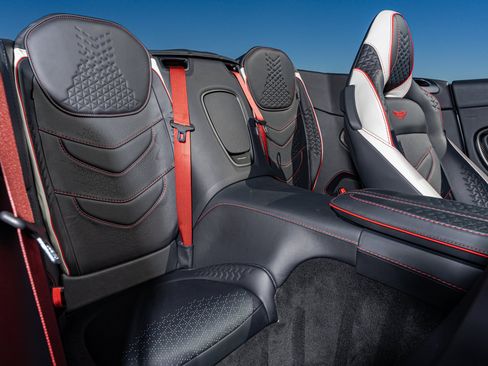 Used 2023 Aston Martin DBS Volante image 19