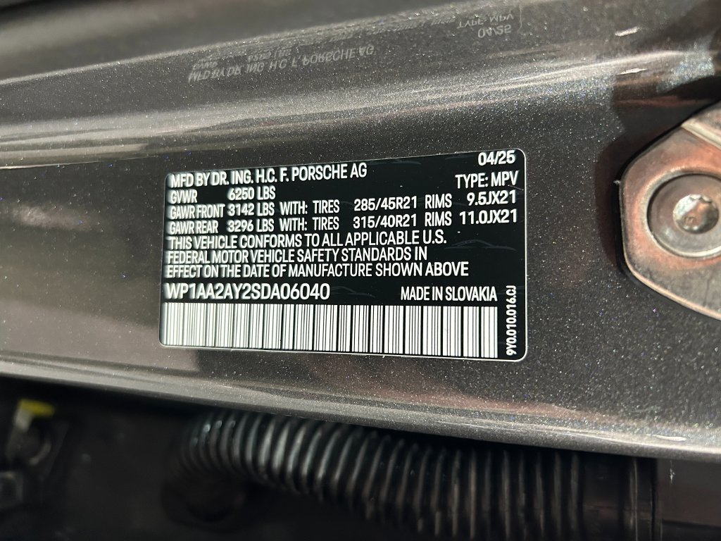 Certified 2025 Porsche Cayenne AWD/4WD image 33