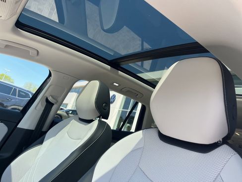 New 2026 Volkswagen Tiguan SE image 31