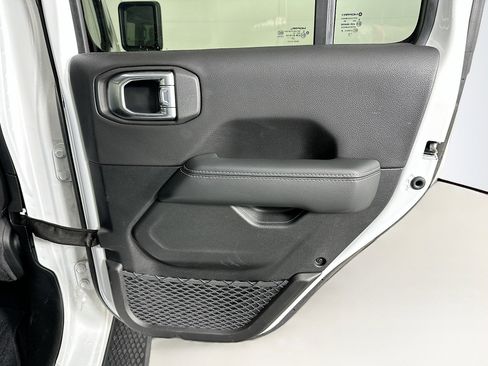 Used 2022 Jeep Wrangler Unlimited Sahara AWD/4WD image 29