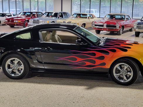 Used 2006 Ford Mustang GT RWD image 23