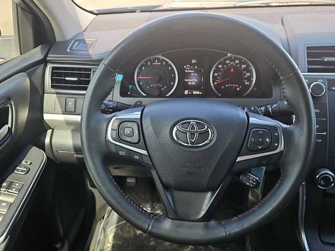 Used 2017 Toyota Camry SE FWD image 11