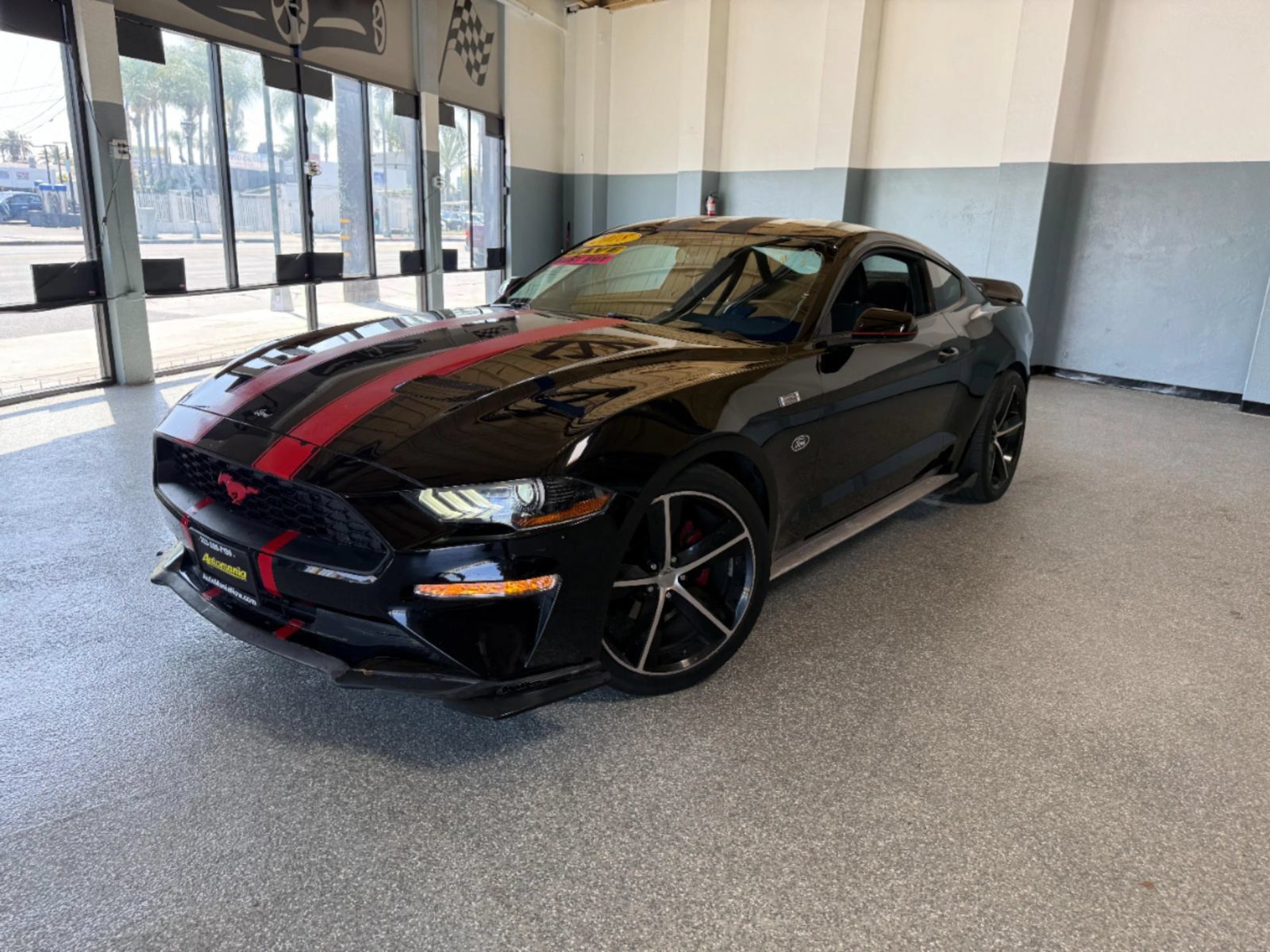 Used 2018 Ford Mustang Coupe w/ Black Accent Pkg RWD image 3