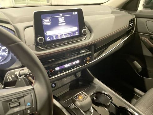 Used 2025 Nissan Rogue SV image 21