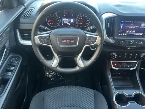 Used 2024 GMC Terrain SLE w/ Elevation Edition image 17