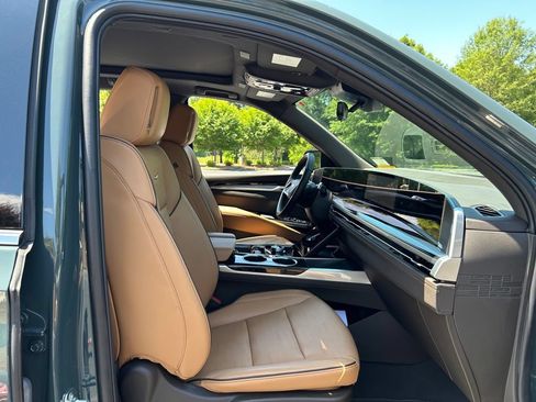 Used 2025 Cadillac Escalade Premium Luxury RWD image 60