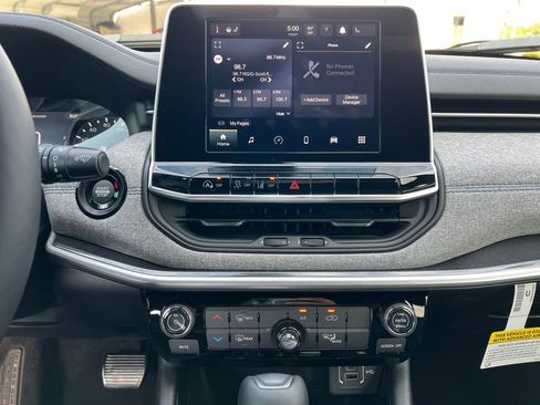 New 2025 Jeep Compass Latitude image 6