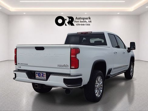 Used 2024 Chevrolet Silverado 2500 High Country w/ High Country Premium Package AWD/4WD image 5