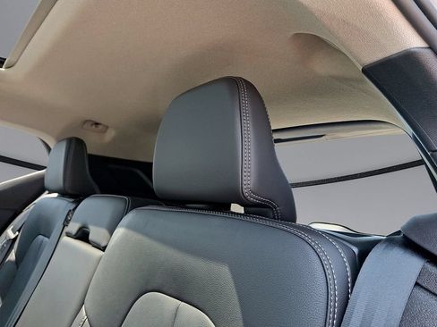 Certified 2026 Volvo XC40 B5 Plus AWD/4WD image 27