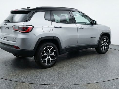 Used 2025 Jeep Compass Limited AWD/4WD image 9