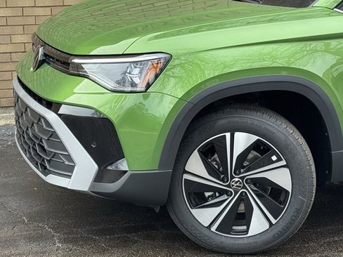 New 2026 Volkswagen Taos SE AWD/4WD image 36