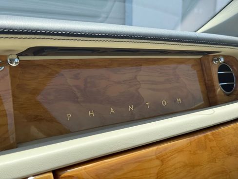 Used 2011 Rolls-Royce Phantom Sedan image 21
