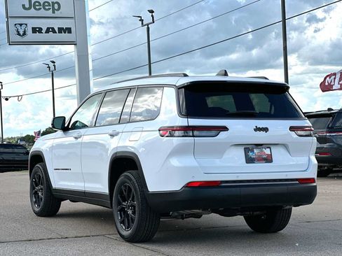 New 2026 Jeep Grand Cherokee L 2WD image 13