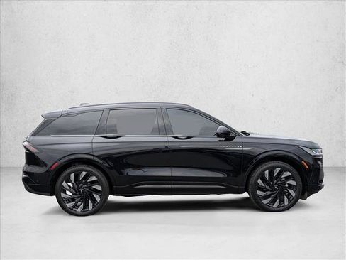 Used 2024 Lincoln Nautilus Reserve w/ Equipment Group 202A AWD/4WD image 4