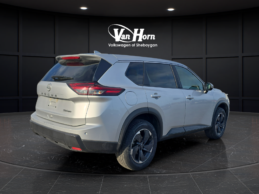 Used 2024 Nissan Rogue SV AWD/4WD image 7