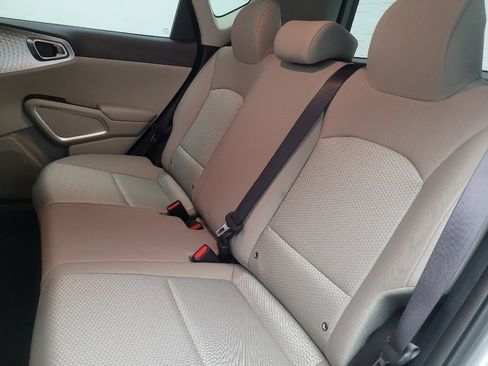 Used 2025 Kia Soul LX w/ LX Technology Package image 18