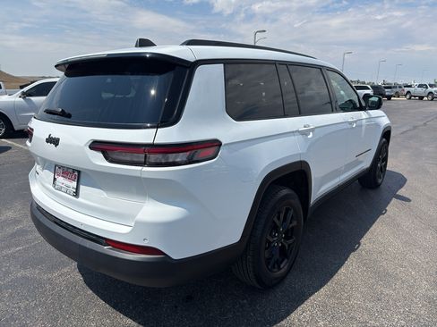 Certified 2025 Jeep Grand Cherokee L Laredo AWD/4WD image 5