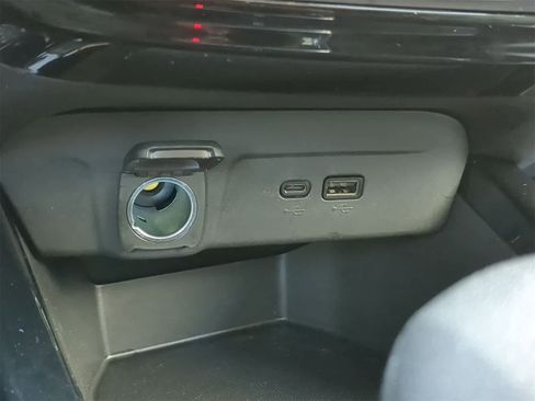 Used 2024 Chevrolet Trax LT w/ LT Convenience Package image 36