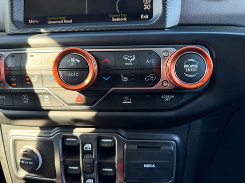 Used 2022 Jeep Gladiator Mojave w/ Cold Weather Group image 25