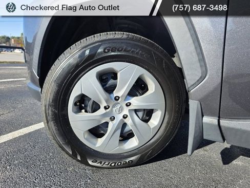 Used 2021 Toyota RAV4 LE image 13